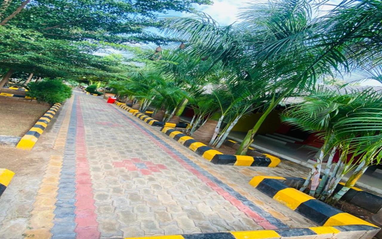 Hotel Megha Resort 함피 외부 사진